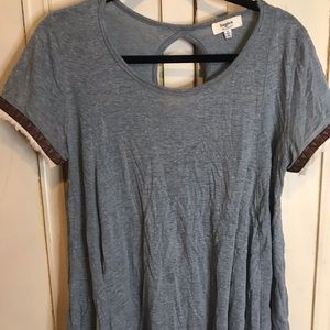 Short sleeve flowy top